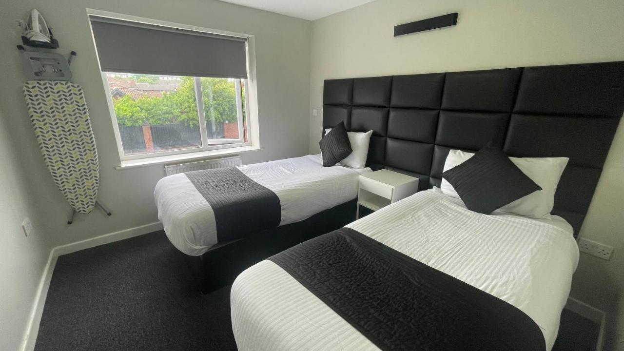 Hosted By Ryan - 2 Bedroom *