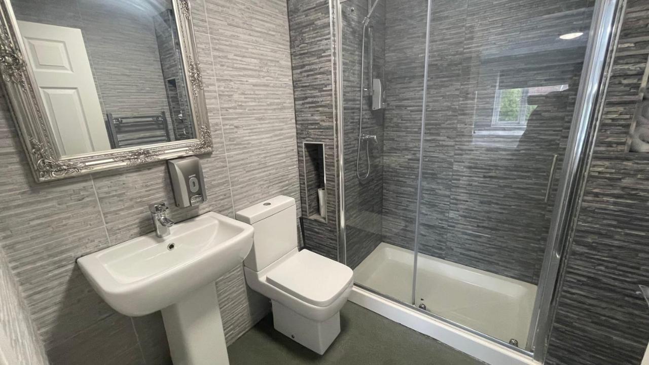 Hosted By Ryan - 2 Bedroom Liverpool